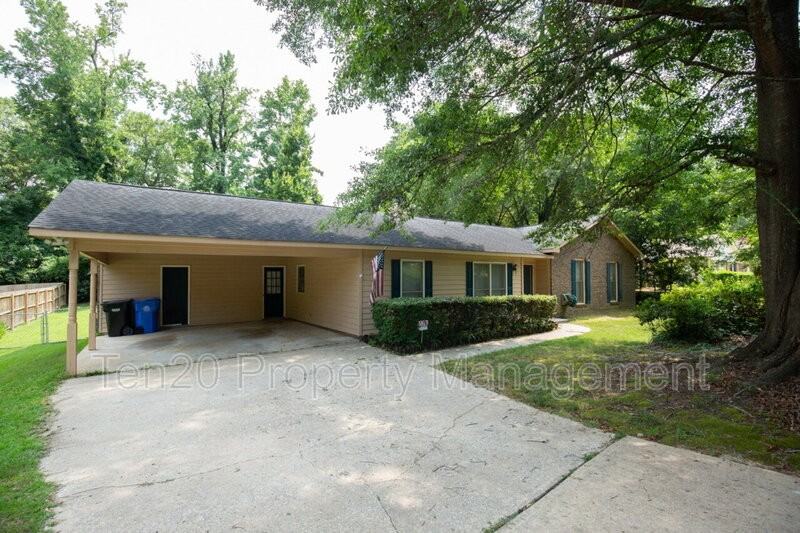 1430 Lokey Dr - Photo 2 of 21