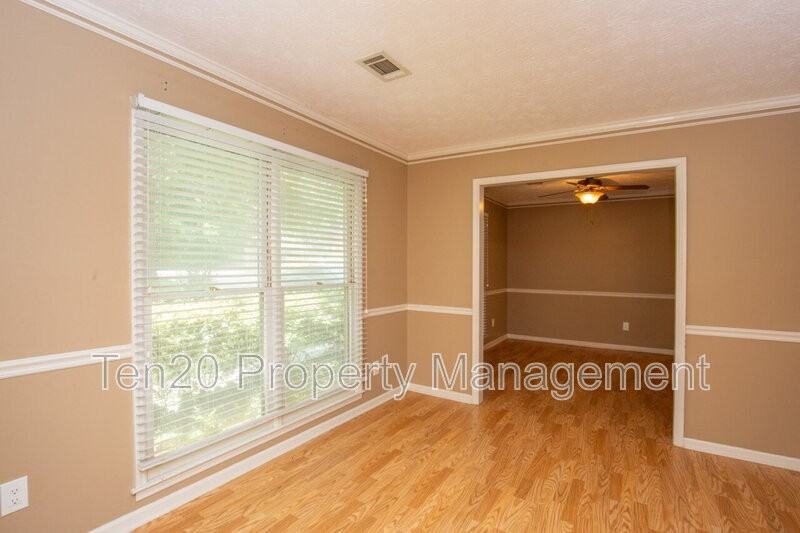 1430 Lokey Dr - Photo 3 of 21