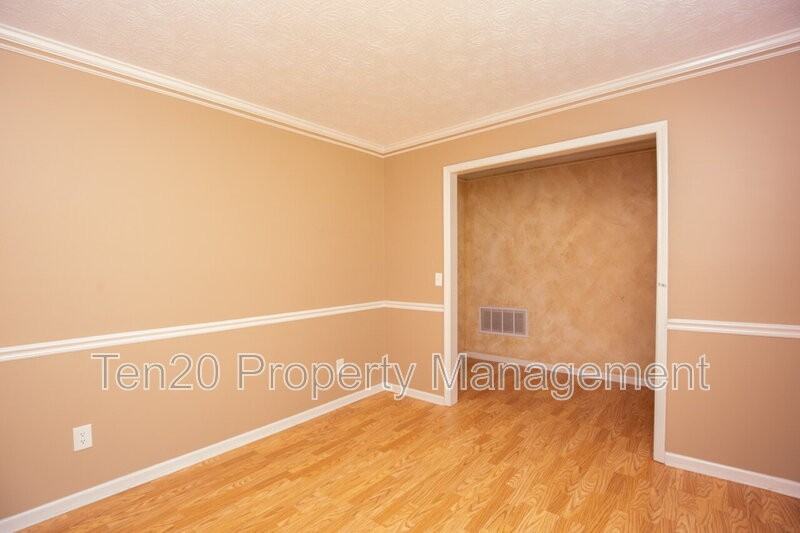 1430 Lokey Dr - Photo 4 of 21
