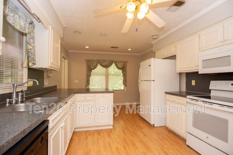 1430 Lokey Dr - Photo 7 of 21