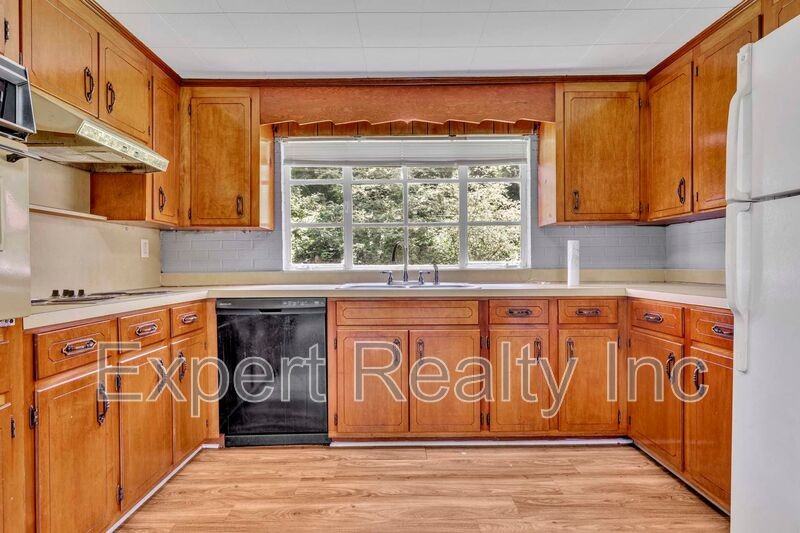 216 Meadowood Ave - Photo 2 of 26
