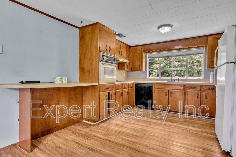 216 Meadowood Ave - Photo 3 of 26