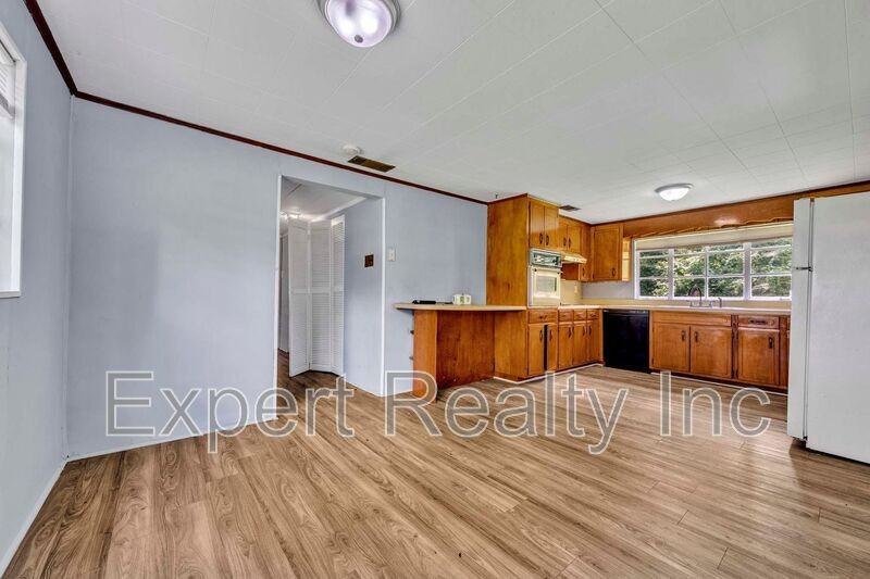 216 Meadowood Ave - Photo 4 of 26
