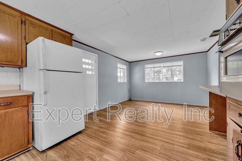 216 Meadowood Ave - Photo 5 of 26