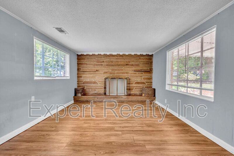 216 Meadowood Ave - Photo 7 of 26