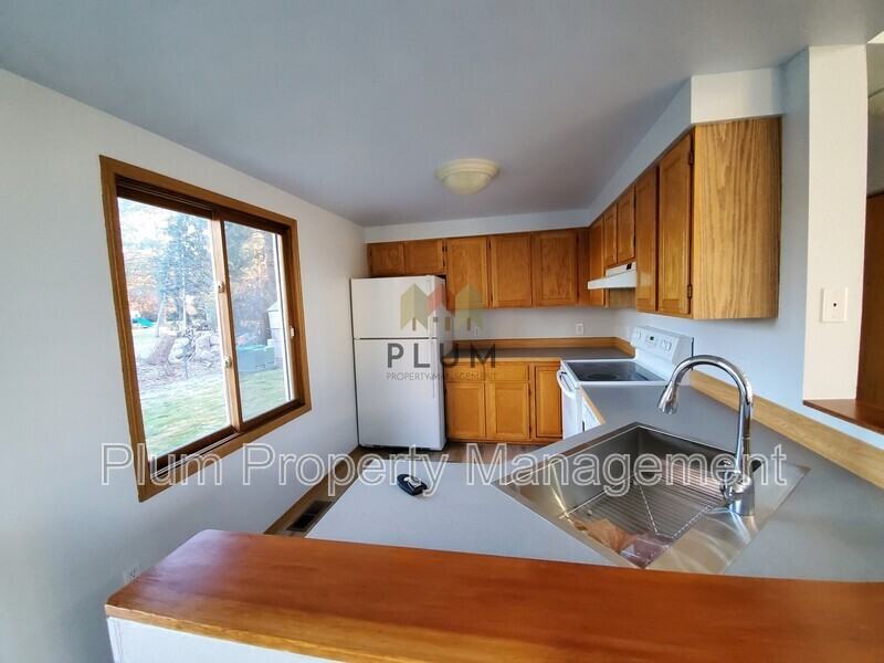 2360 Village Sq - Photo 5 of 19