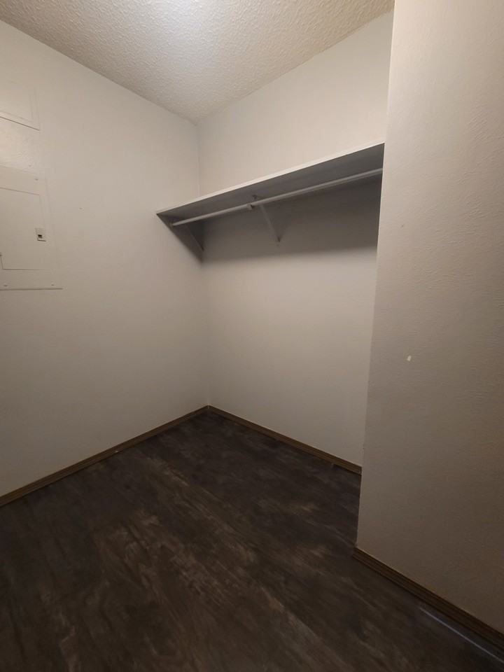108 Love St #E6 - Photo 3 of 10