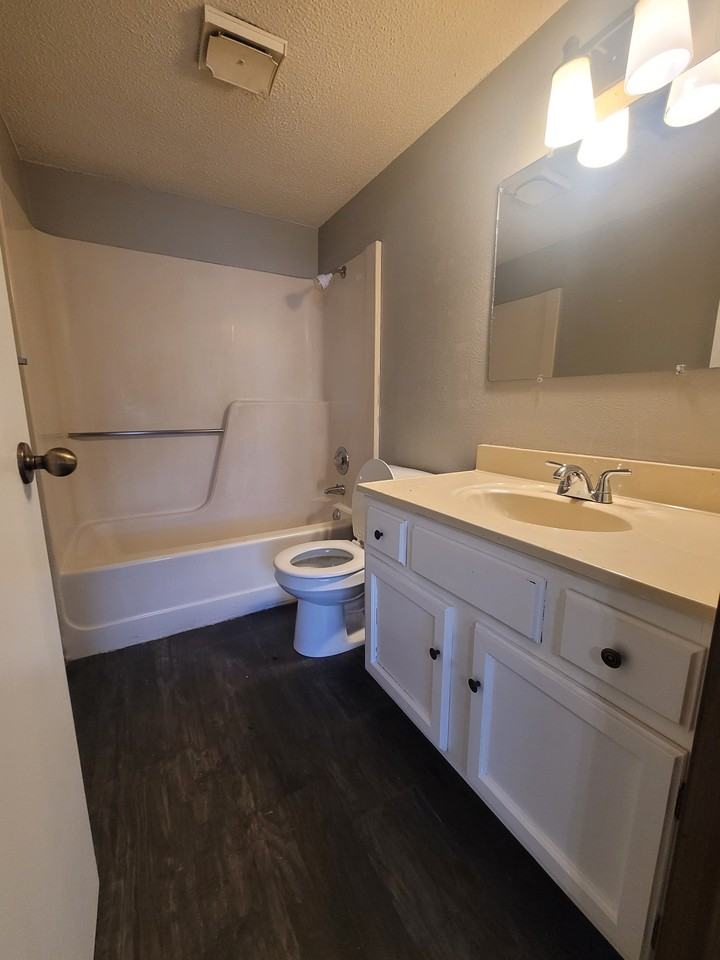 108 Love St #E6 - Photo 5 of 10