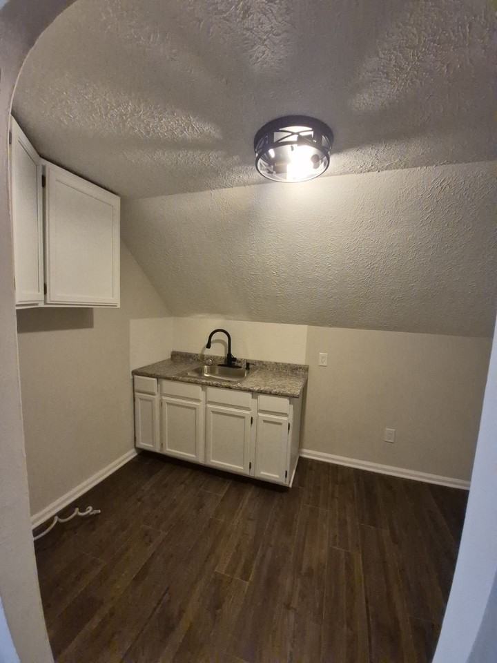 3741 E 118th St #3 - Photo 5 of 7