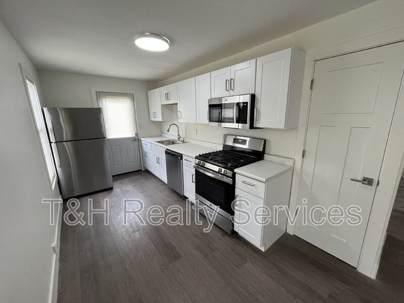 1124 S East St - Photo 3 of 13