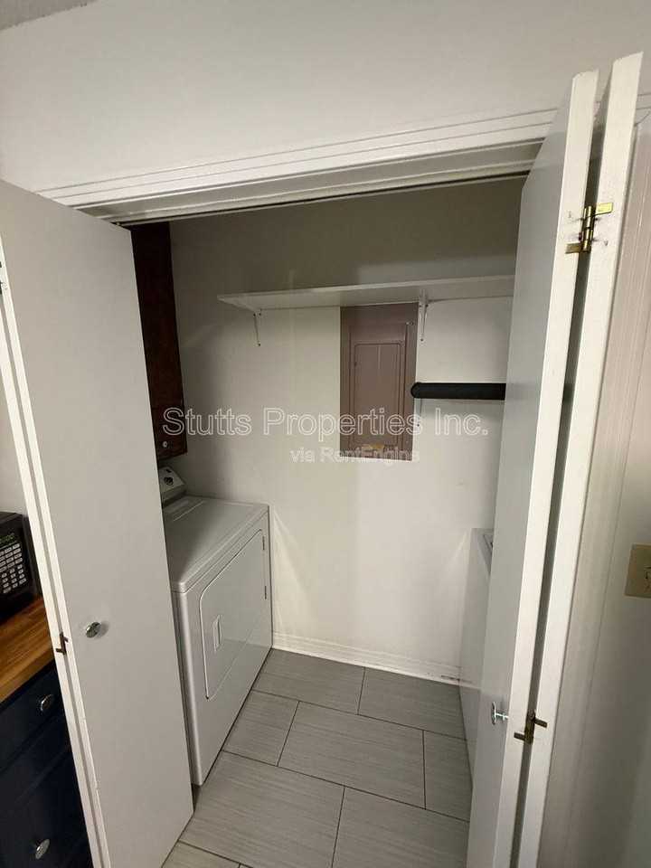 913 Waverly Ave - Photo 3 of 10