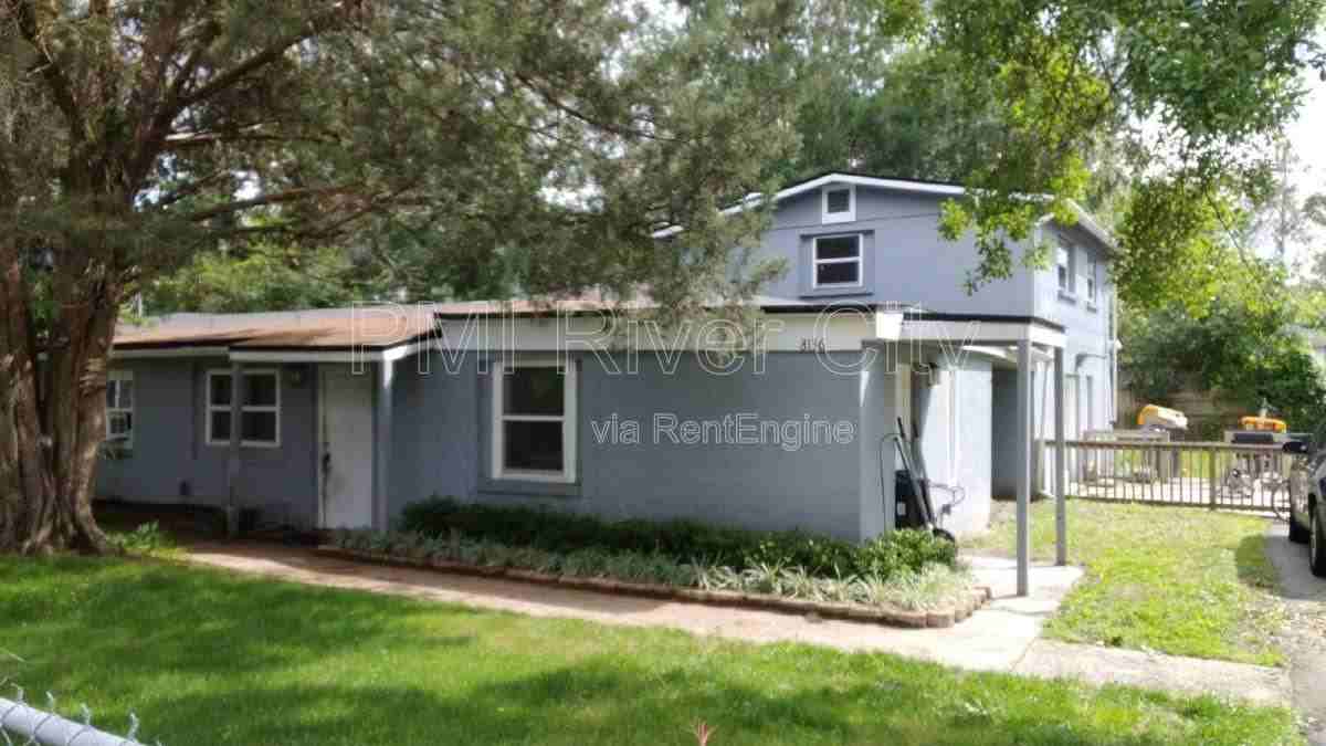 8136 Siskin Ave - Photo 3 of 10