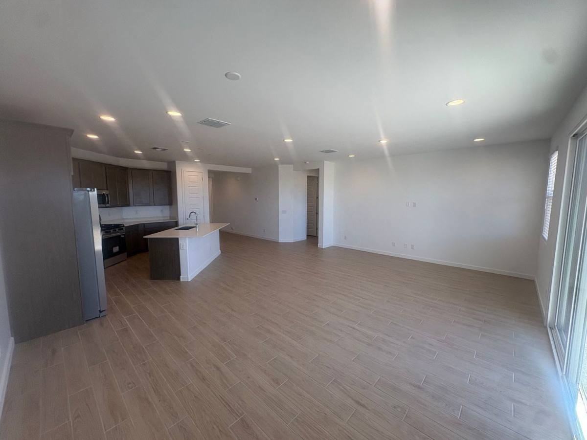 19214 W Marissa Dr - Photo 2 of 10