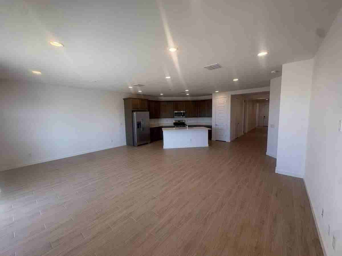 19214 W Marissa Dr - Photo 3 of 10