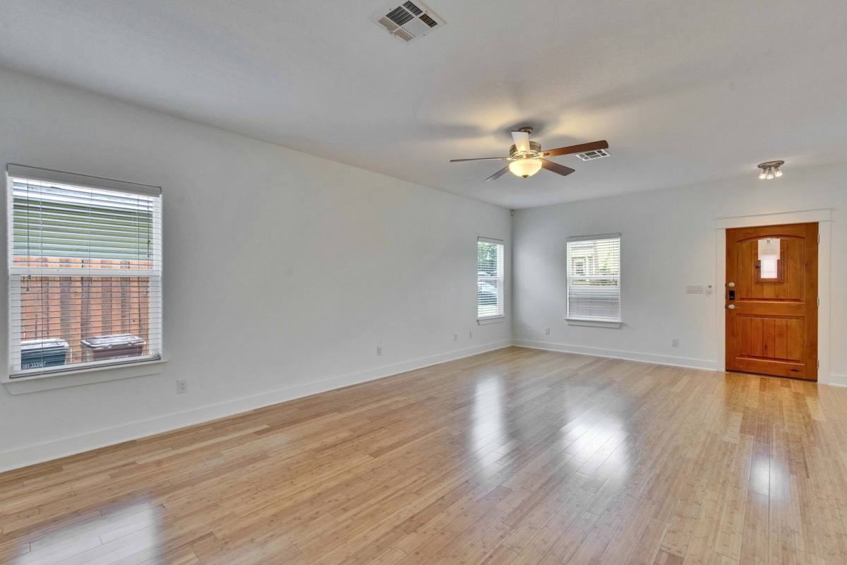 2902 E 13th St - Photo 2 of 10