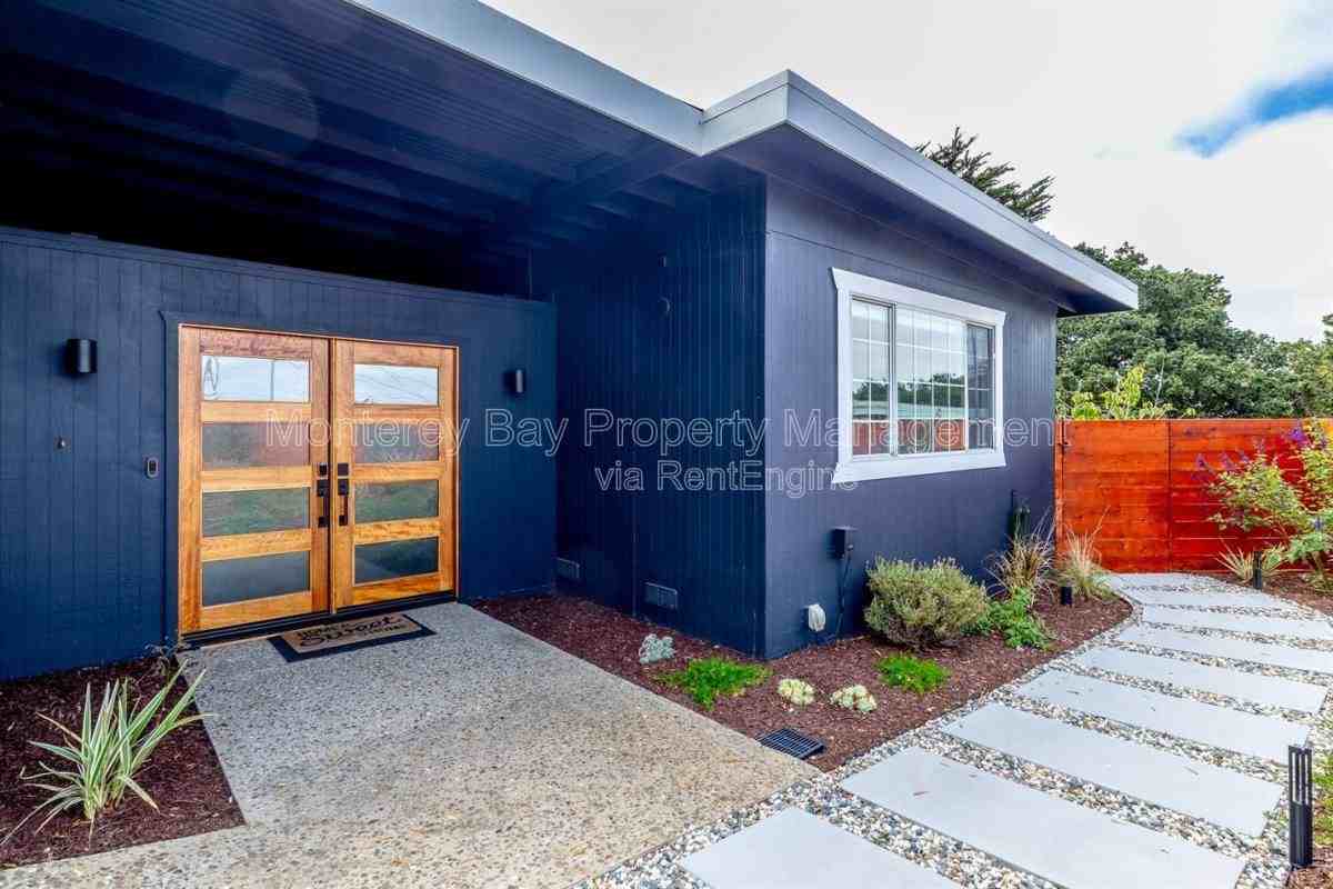 3057 Otto Dr - Photo 3 of 10