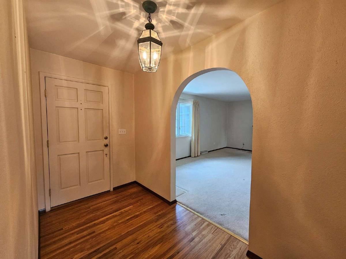 250 E Graves Ave - Photo 3 of 10