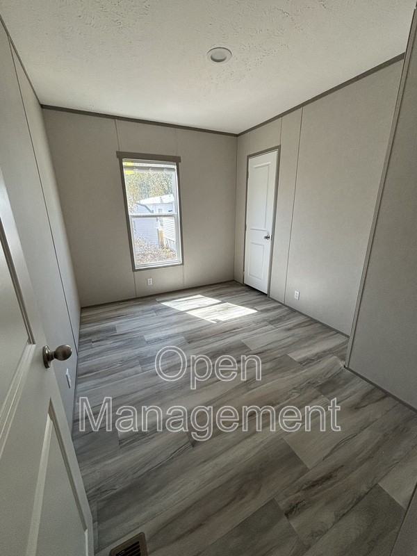 356 Bayhead Dr - Photo 4 of 11