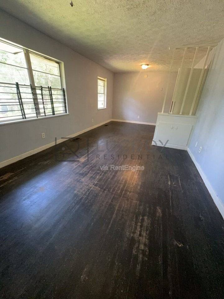 1339 Maria Dr - Photo 2 of 10