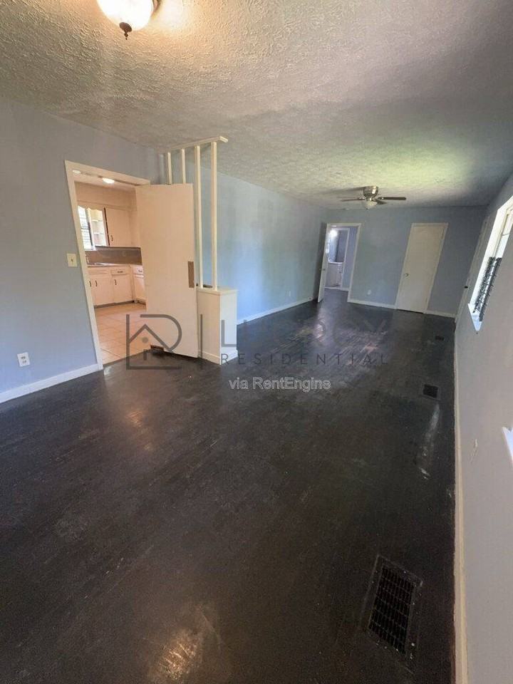 1339 Maria Dr - Photo 3 of 10