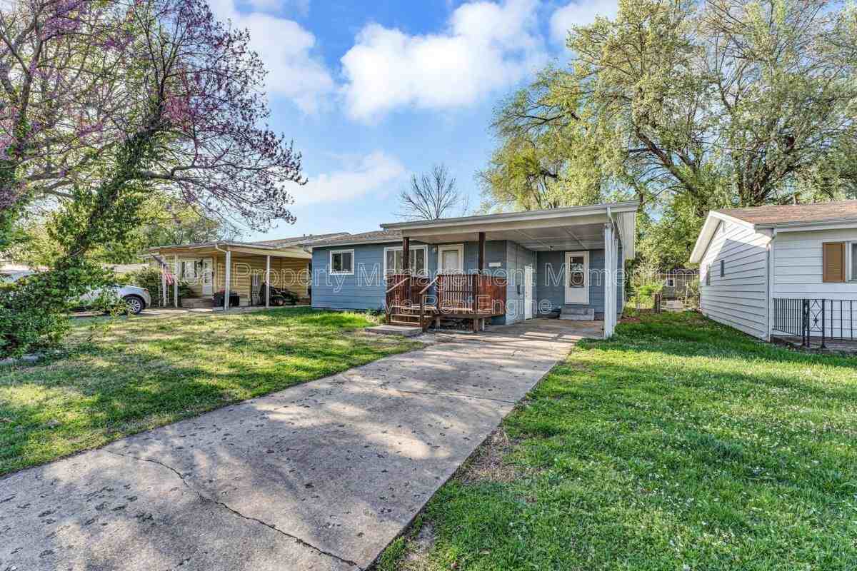 1610 E Nora St - Photo 2 of 10