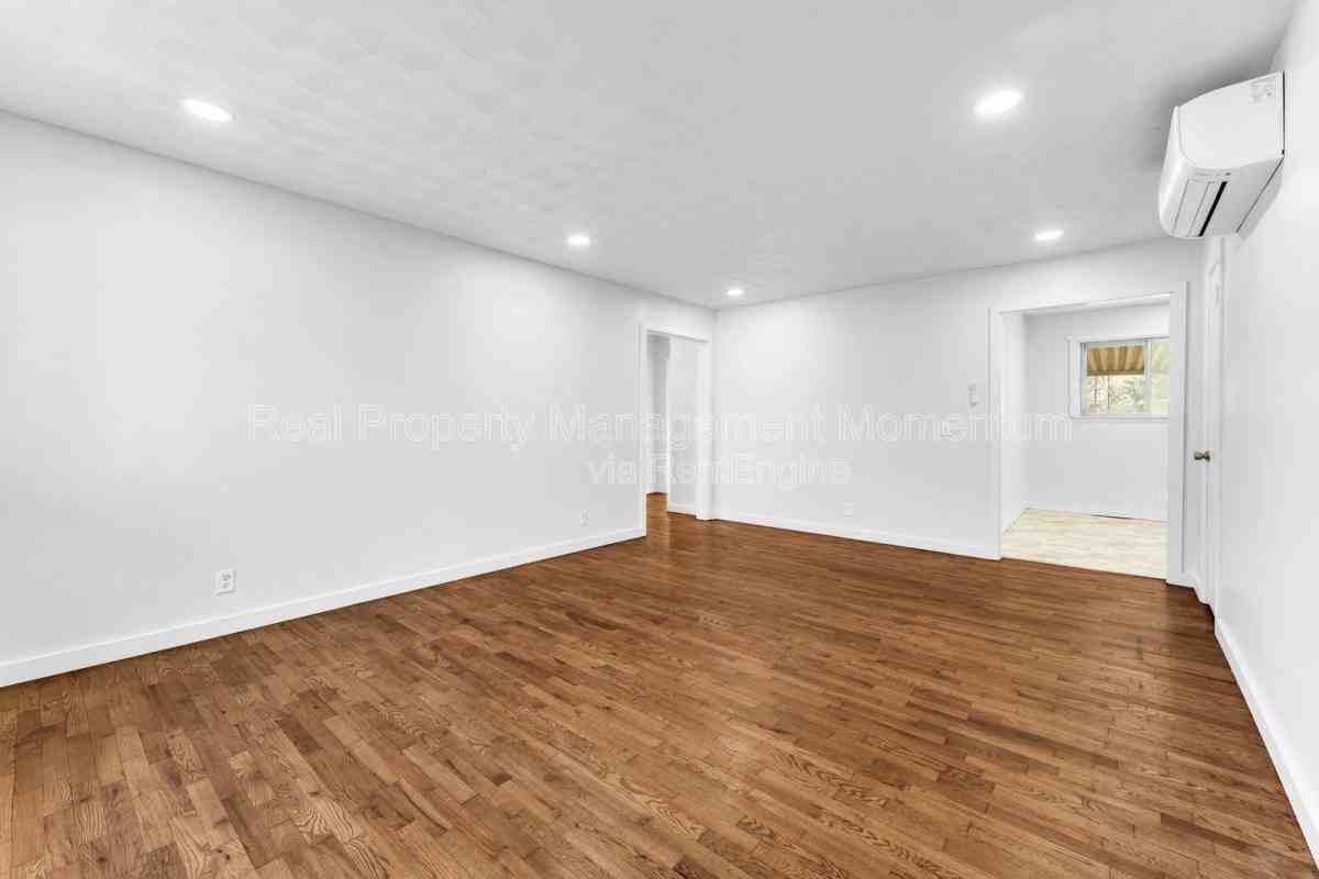 1610 E Nora St - Photo 3 of 10