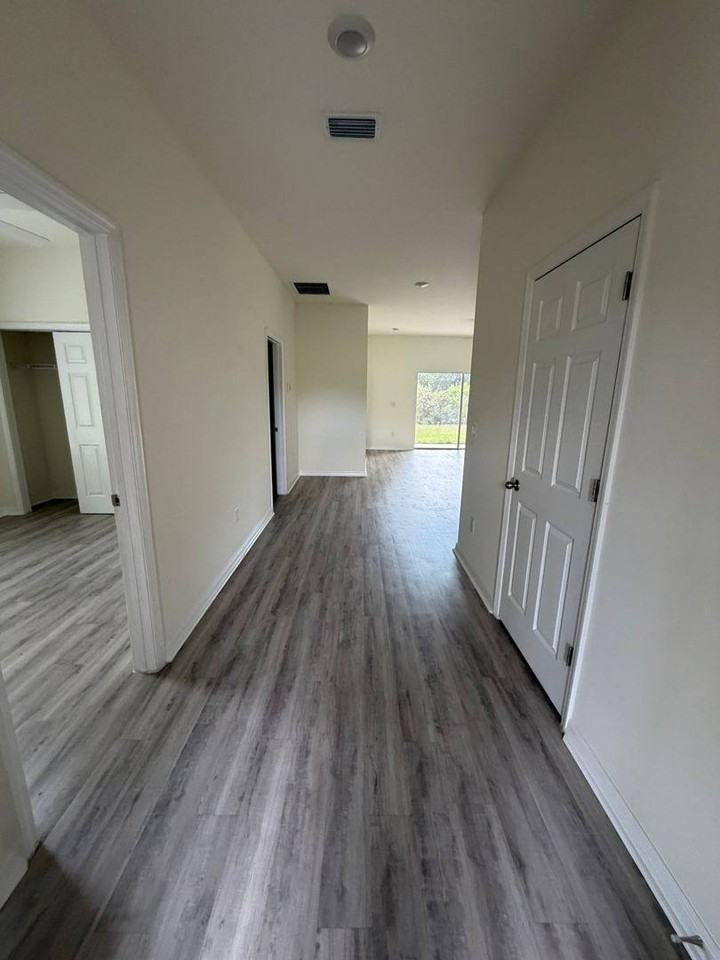 1060 San Cristobal Ave - Photo 2 of 10