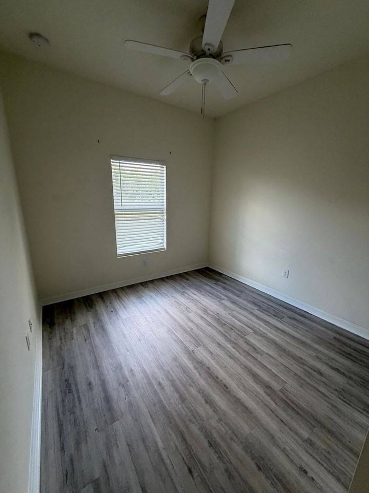 1060 San Cristobal Ave - Photo 3 of 10