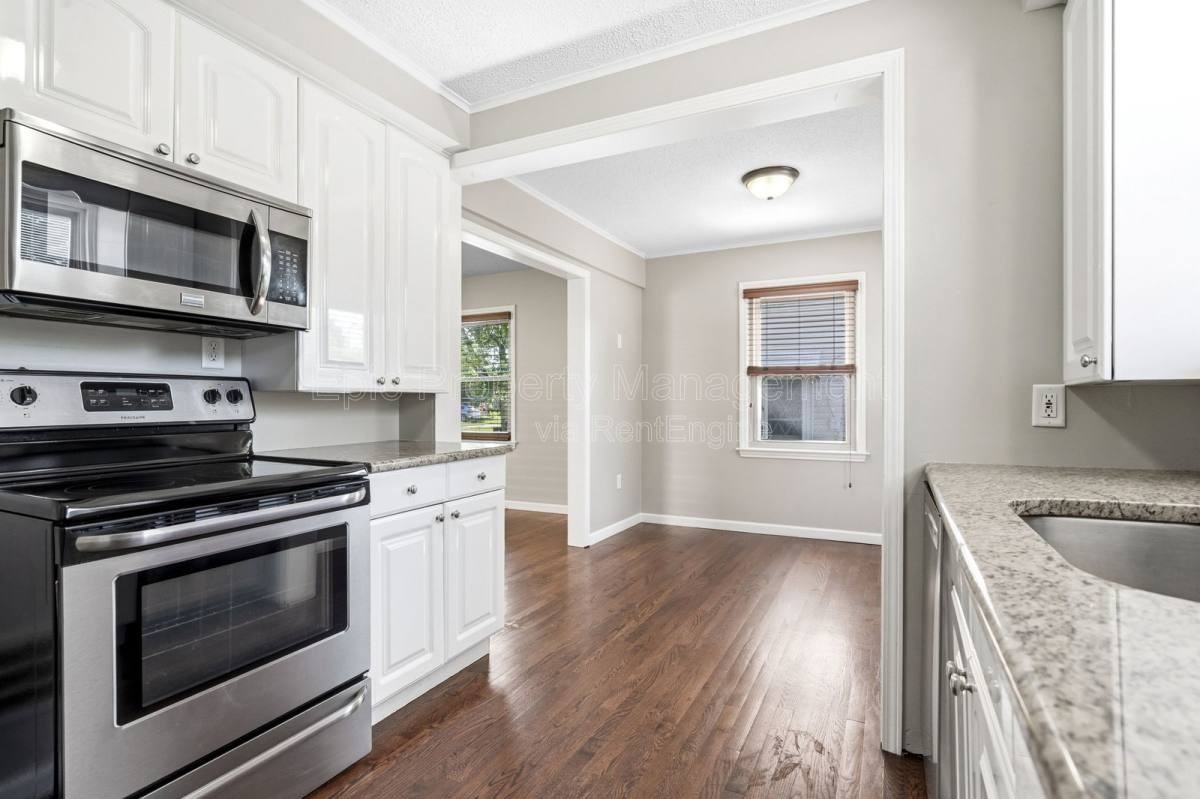 12769 Mercier St - Photo 3 of 10