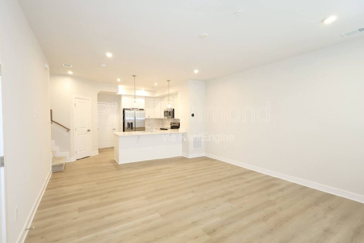 2854 Calgary Ln - Photo 3 of 10