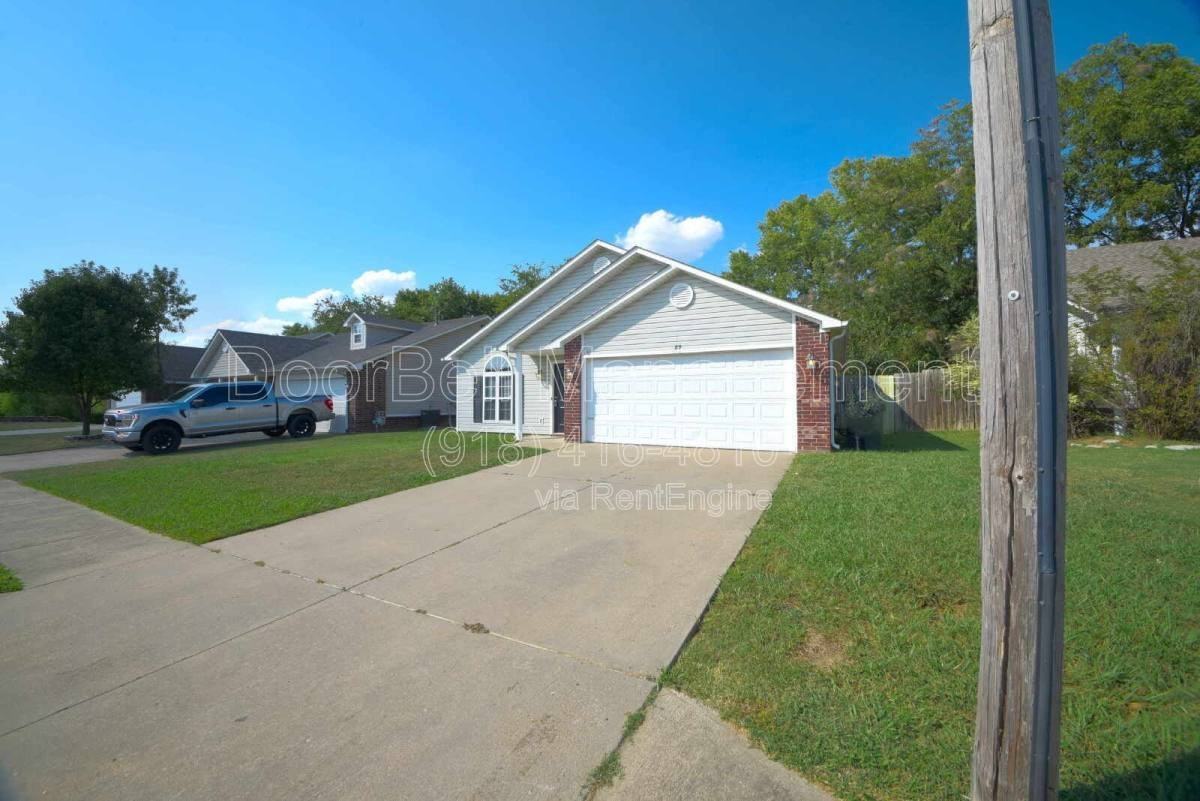 89 W Fairlane Ct - Photo 2 of 9