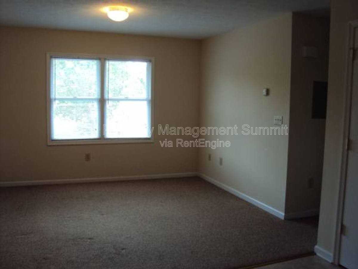 1020 Rockway St #2 - Photo 4 of 10