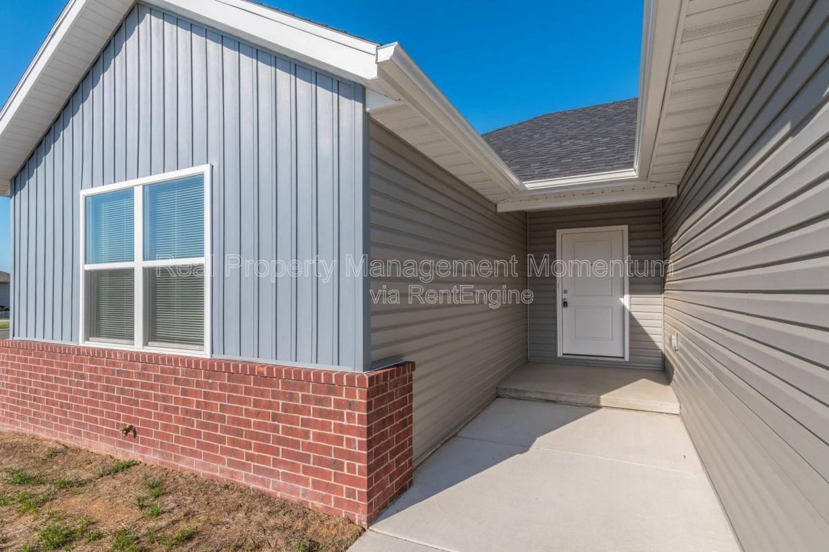 971 Genevieve Ave - Photo 2 of 10
