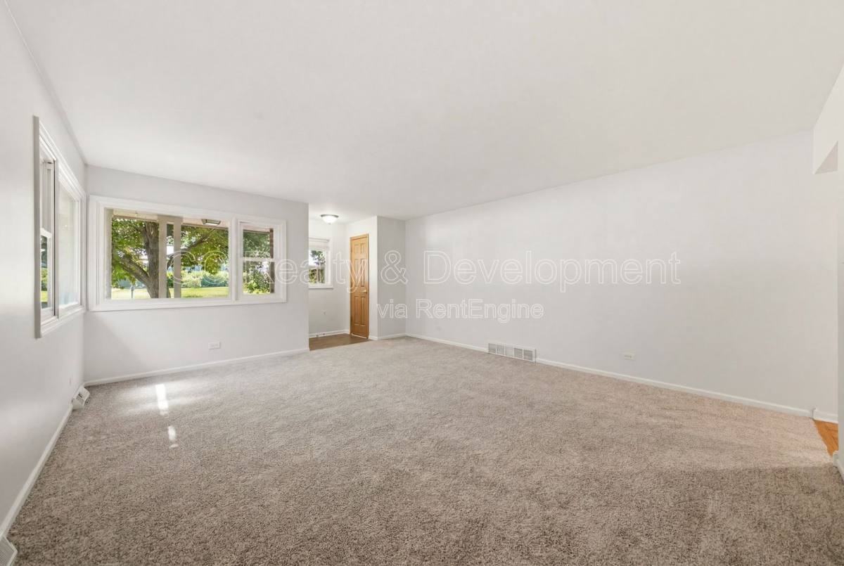 1388 Gardina Vis - Photo 3 of 10