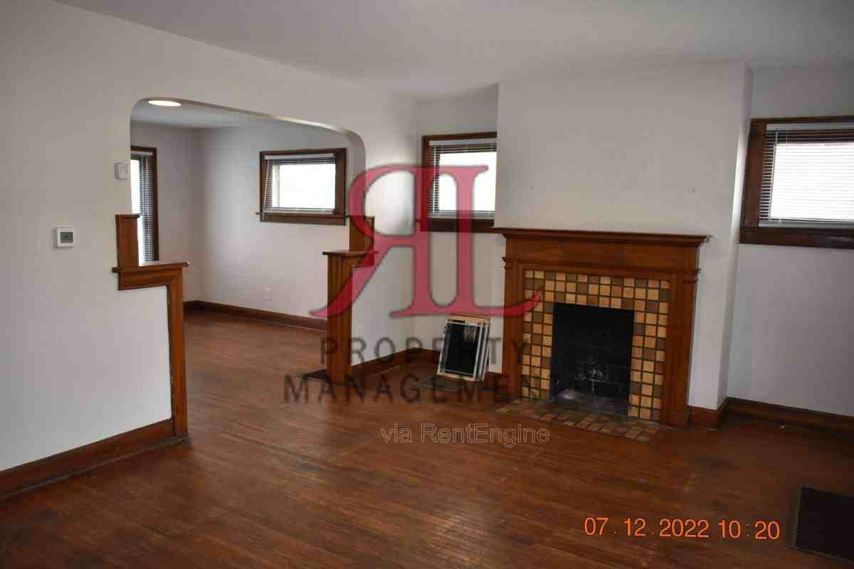 765 E Deshler Ave - Photo 3 of 10