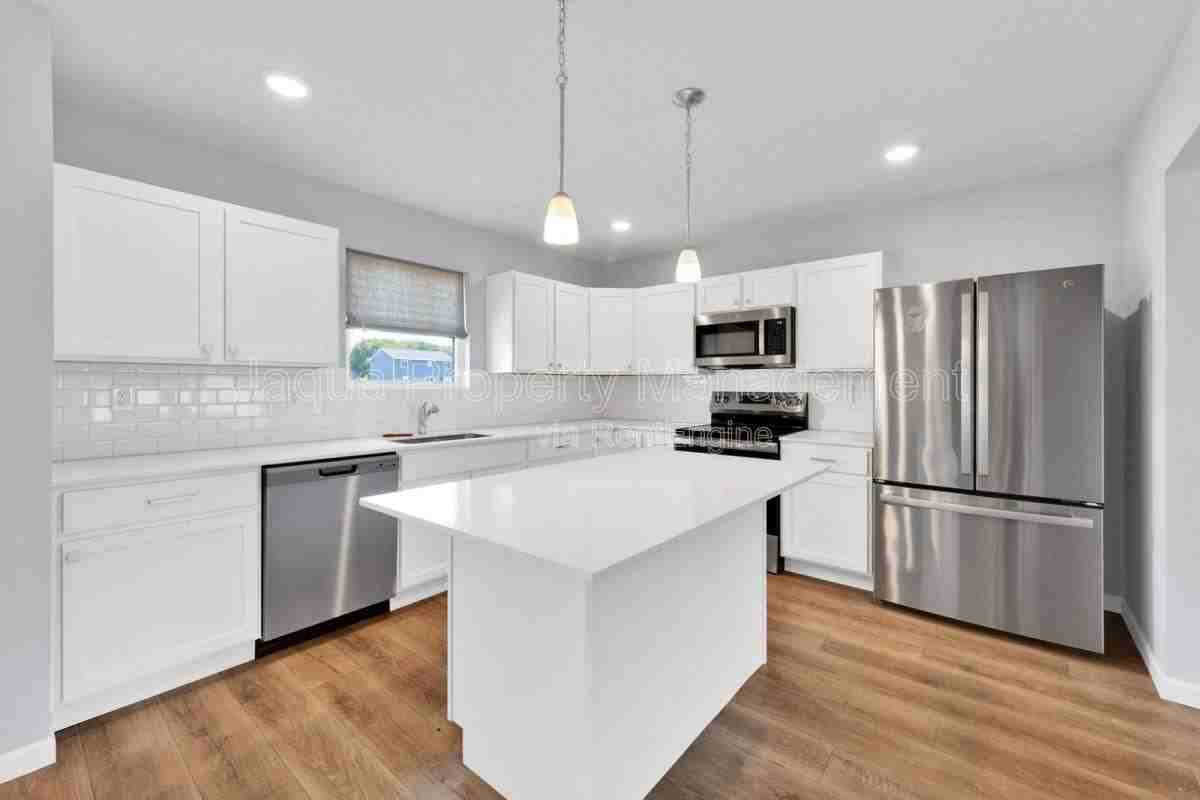 48265 Silver Oaks W - Photo 2 of 10