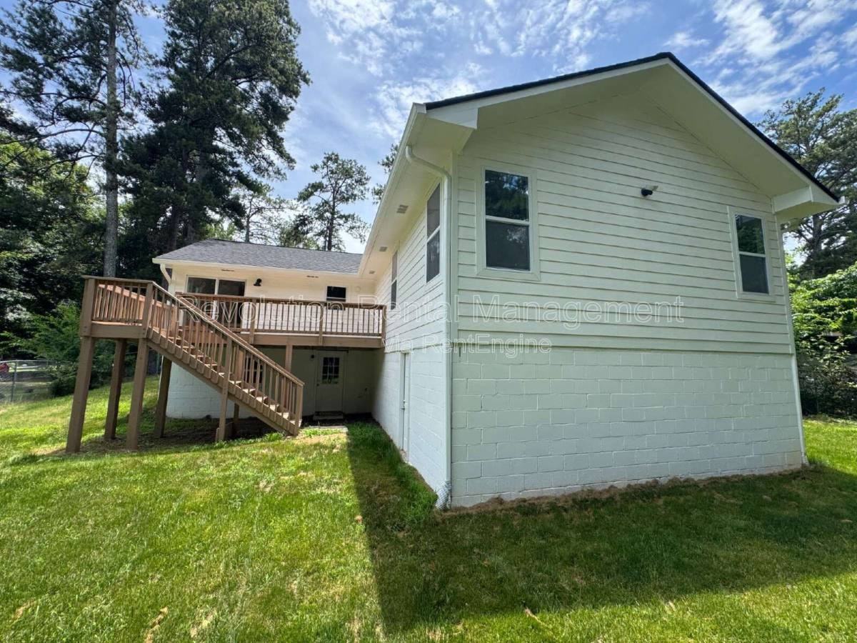 32 Hillcrest Dr Se - Photo 2 of 10