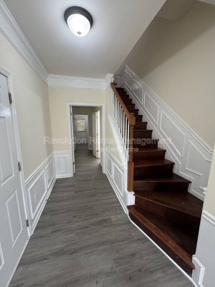 1007 Whittington Way - Photo 2 of 10