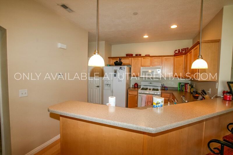 1676 E St #2MID - Photo 3 of 12