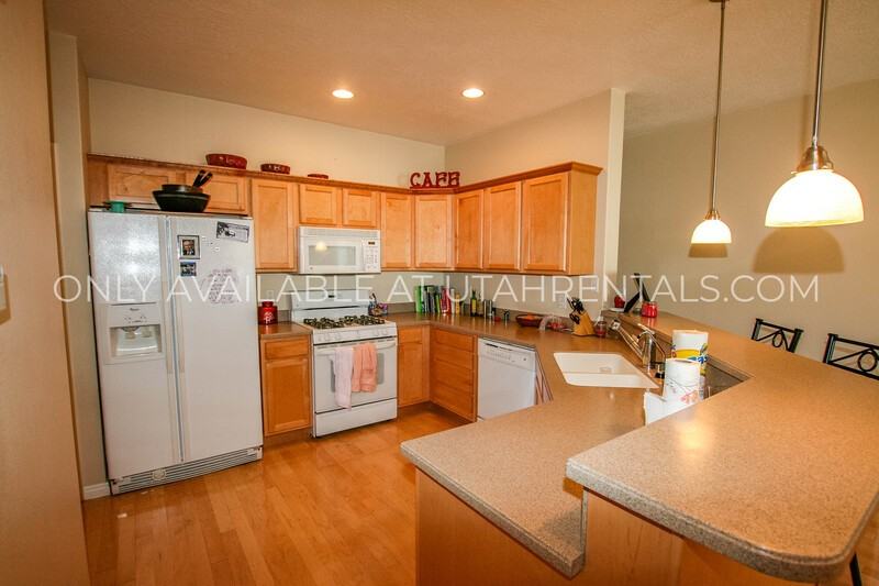 1676 E St #2MID - Photo 4 of 12