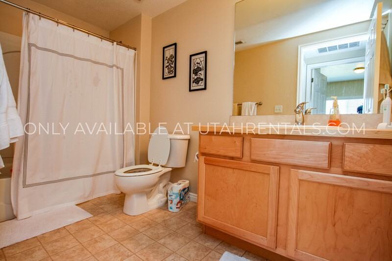 1676 E St #2MID - Photo 5 of 12