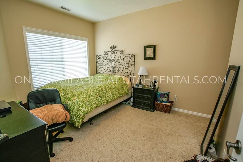 1676 E St #2MID - Photo 7 of 12