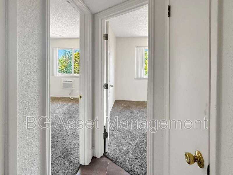 4110 34th Ave #4 - Photo 3 of 23