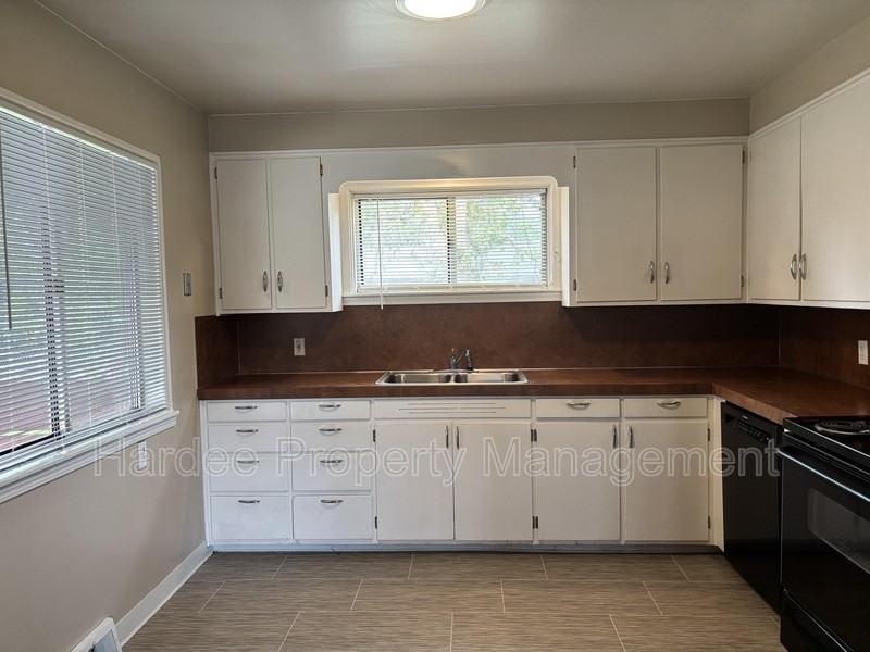 2714 W Kathryn St - Photo 3 of 21