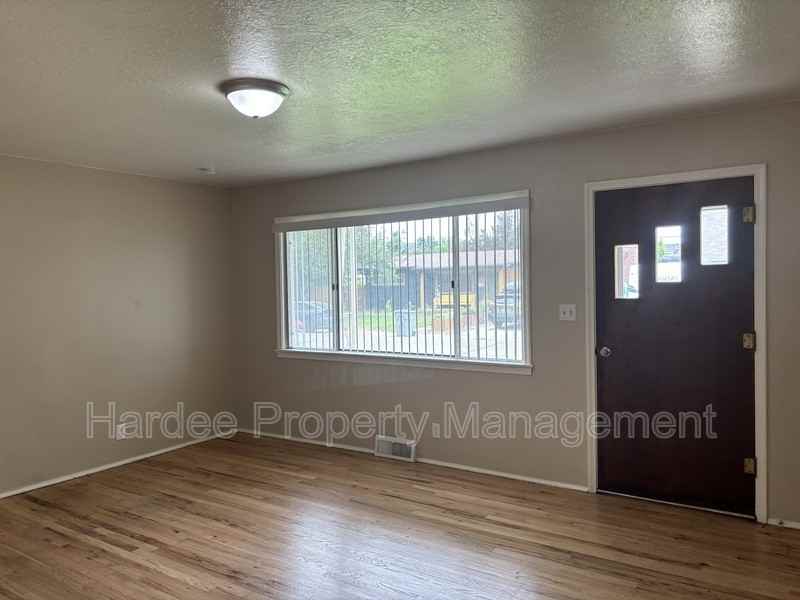 2714 W Kathryn St - Photo 5 of 21