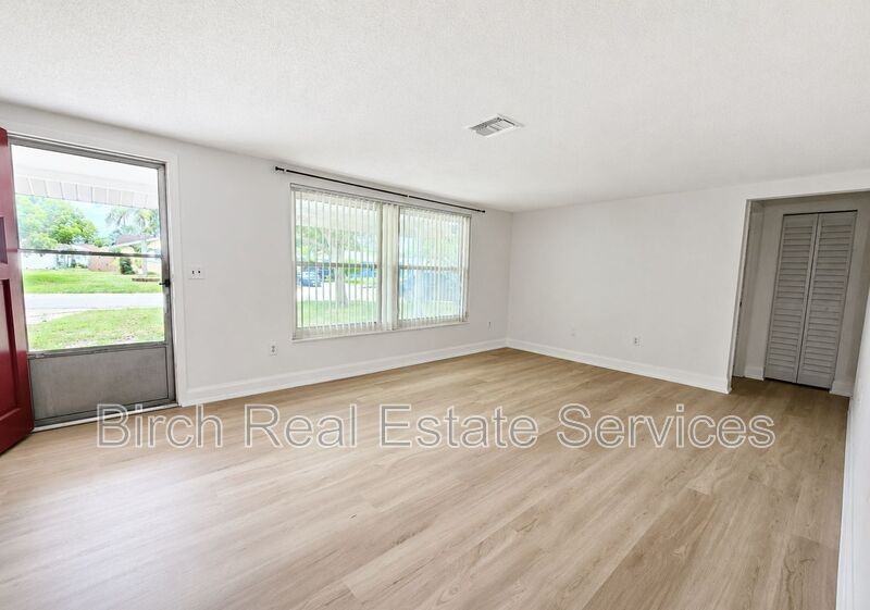 7435 Live Oak Ln - Photo 2 of 18