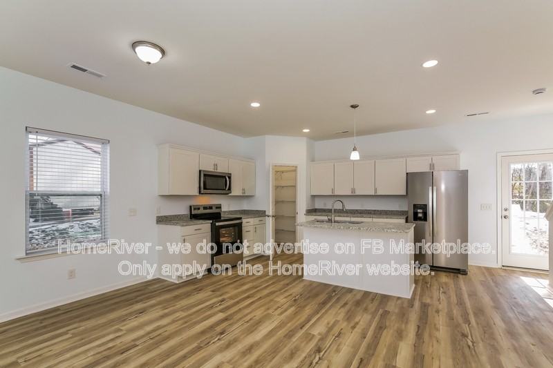 817 Chandler Ave - Photo 5 of 20