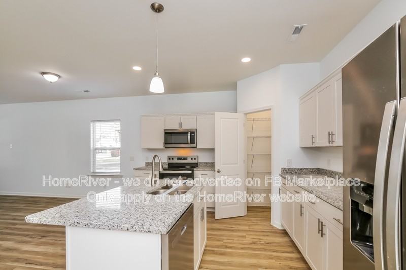 817 Chandler Ave - Photo 6 of 20