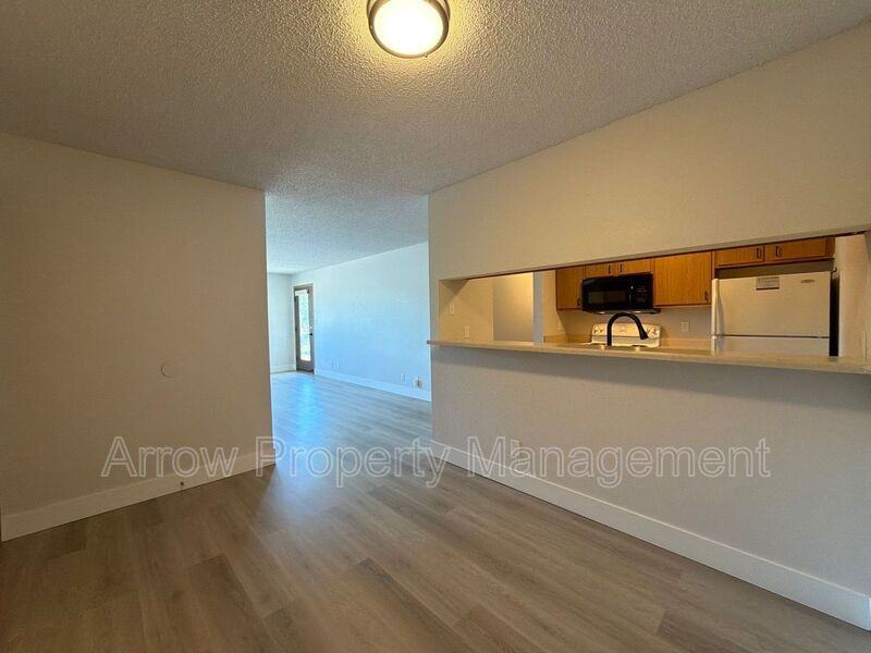2350 N 44th St #11 - Photo 3 of 15