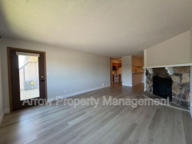 2350 N 44th St #11 - Photo 5 of 15